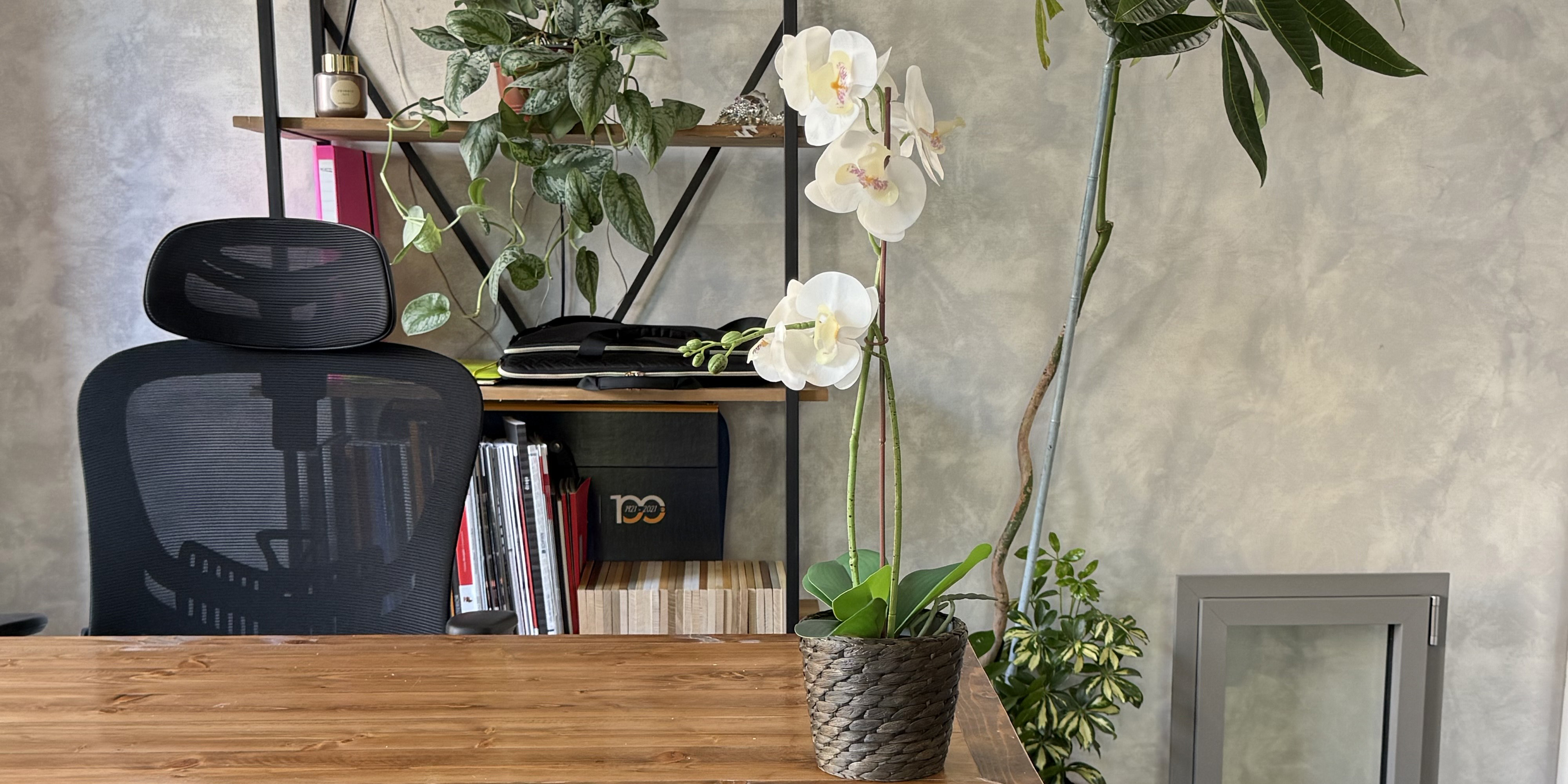 Il team FinestrArte al lavoro su serramenti su misura